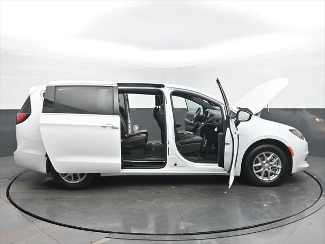 2026 Chrysler Voyager LX