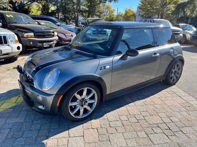 2004 MINI Cooper S Base for sale in Farmingdale, NY