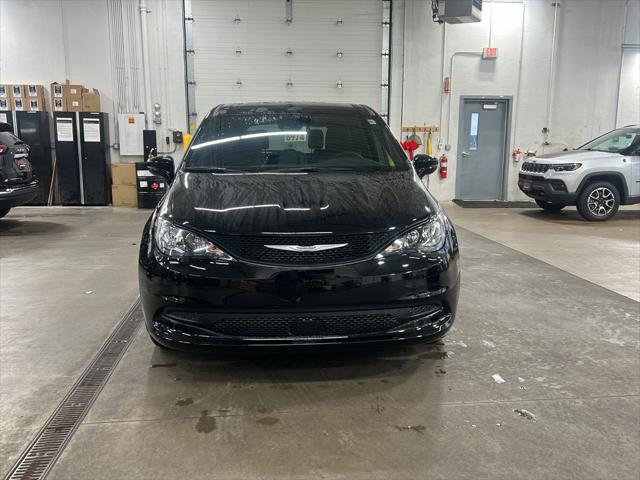 2025 Chrysler Voyager LX 2025 Chrysler Voyager LX