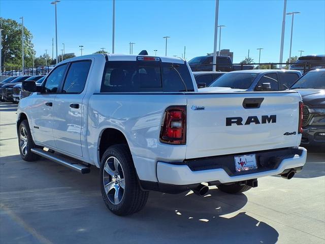 2026 RAM Ram 1500 RAM 1500 EXPRESS CREW CAB 4X4 57 BOX