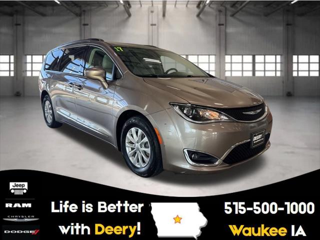 2017 Chrysler Pacifica Touring-L 2017 Chrysler Pacifica Touring-L