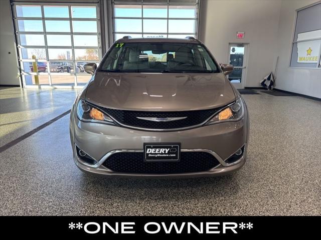 2017 Chrysler Pacifica Touring-L 2017 Chrysler Pacifica Touring-L