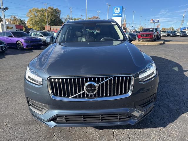 2022 Volvo XC90 T6 Momentum 7 Passenger