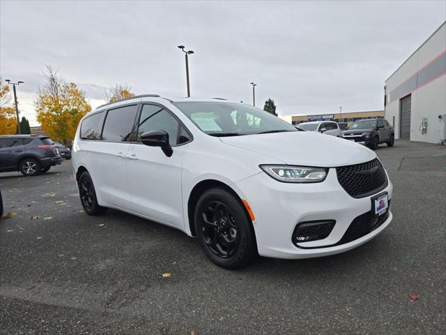 2024 Chrysler Pacifica Hybrid Premium S Appearance Pkg