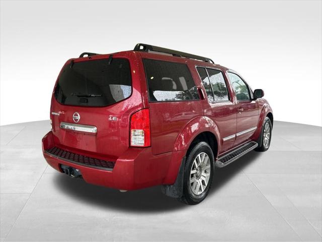 2010 Nissan Pathfinder LE 2010 Nissan Pathfinder LE