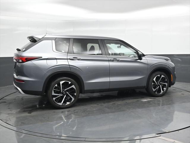 2024 Mitsubishi Outlander  2024 Mitsubishi Outlander