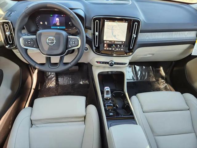 2026 Volvo XC40 Ultra, B5 AWD Gas (mild hybrid), Dark