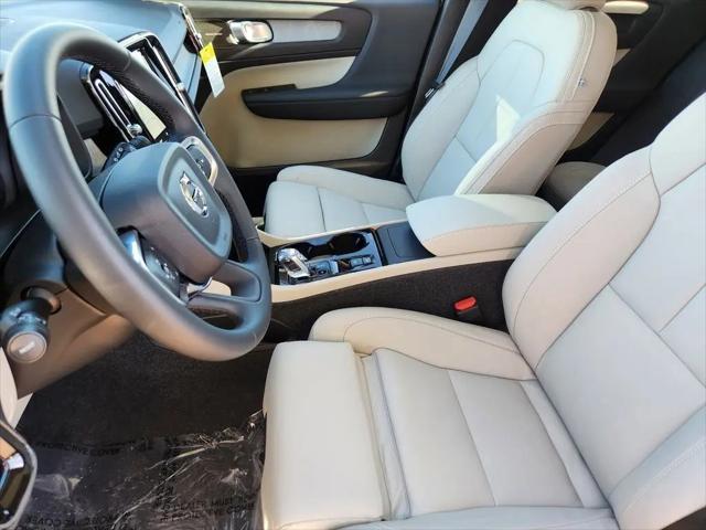 2026 Volvo XC40 Ultra, B5 AWD Gas (mild hybrid), Dark