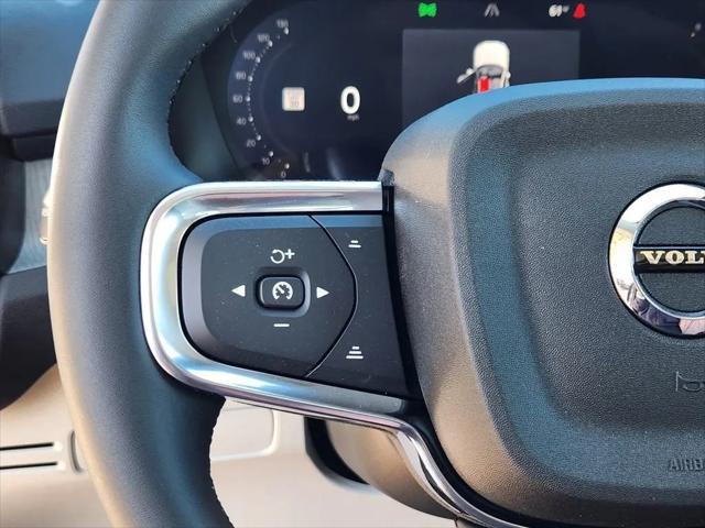 2026 Volvo XC40 Ultra, B5 AWD Gas (mild hybrid), Dark