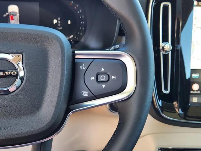 2026 Volvo XC40 Ultra, B5 AWD Gas (mild hybrid), Dark