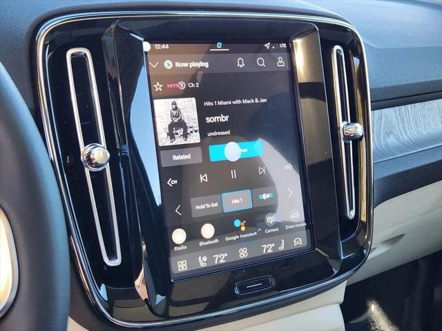 2026 Volvo XC40 Ultra, B5 AWD Gas (mild hybrid), Dark