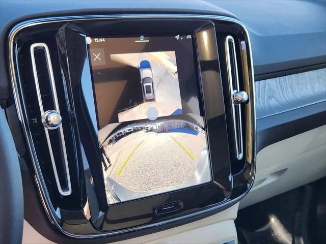 2026 Volvo XC40 Ultra, B5 AWD Gas (mild hybrid), Dark