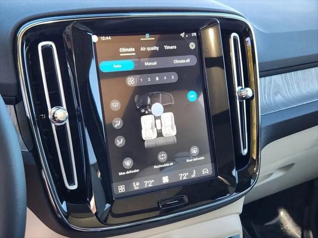 2026 Volvo XC40 Ultra, B5 AWD Gas (mild hybrid), Dark