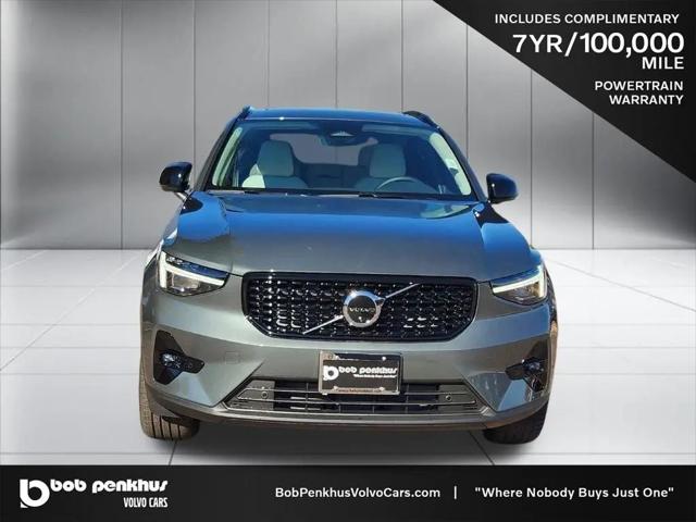 2026 Volvo XC40 Ultra, B5 AWD Gas (mild hybrid), Dark