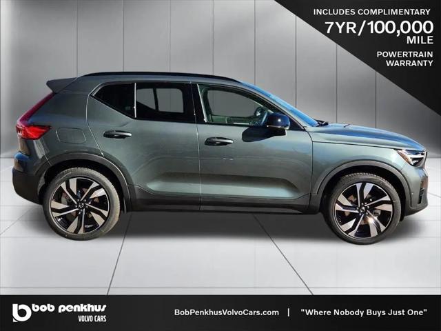 2026 Volvo XC40 Ultra, B5 AWD Gas (mild hybrid), Dark
