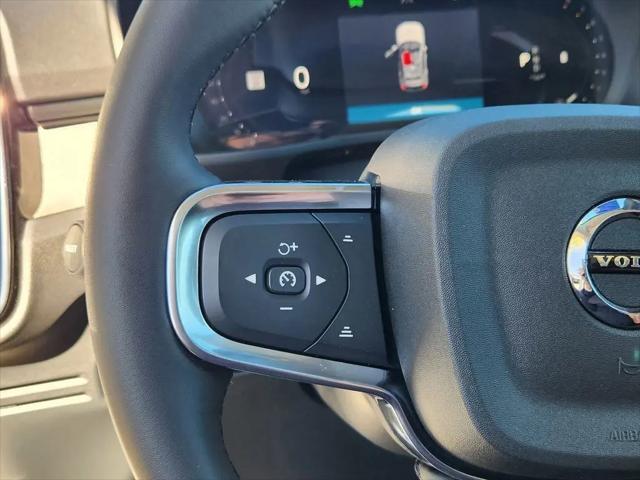 2026 Volvo XC40 Plus, B5 AWD Gas (mild hybrid), Dark