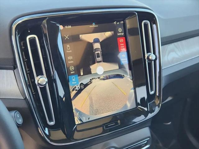 2026 Volvo XC40 Plus, B5 AWD Gas (mild hybrid), Dark