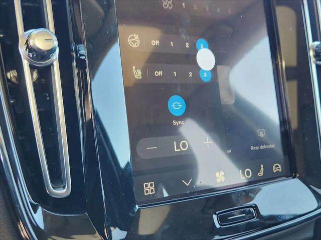 2026 Volvo XC40 Plus, B5 AWD Gas (mild hybrid), Dark