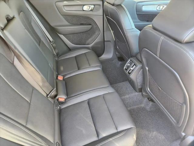 2026 Volvo XC40 Plus, B5 AWD Gas (mild hybrid), Dark