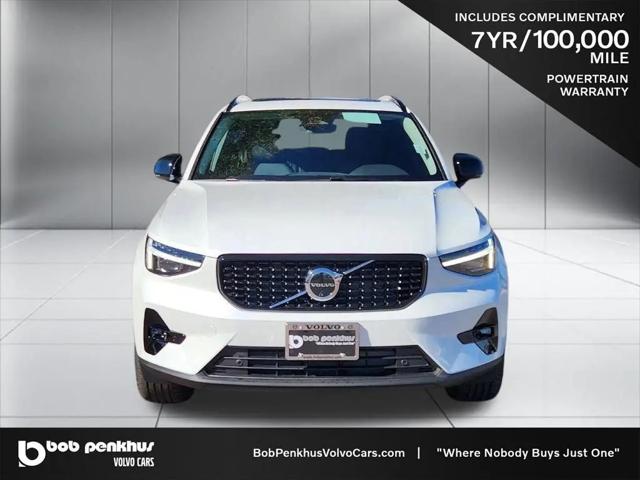 2026 Volvo XC40 Plus, B5 AWD Gas (mild hybrid), Dark