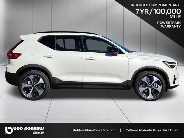 2026 Volvo XC40 Plus, B5 AWD Gas (mild hybrid), Dark