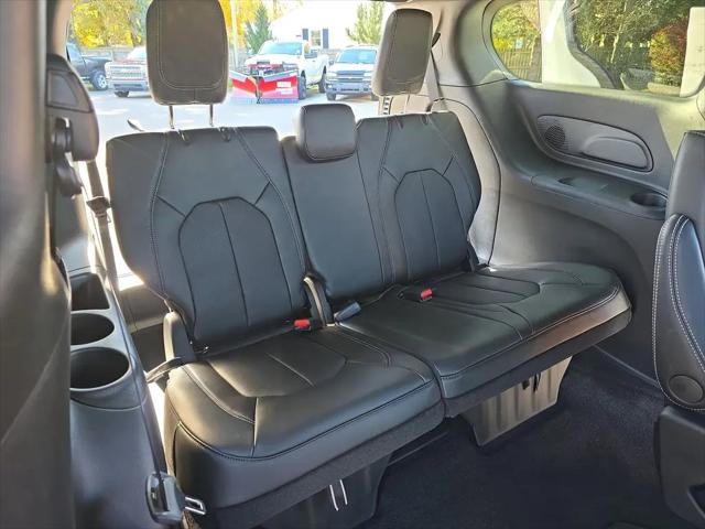 2026 Chrysler Pacifica Select AWD