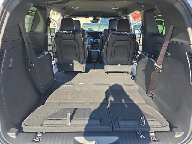 2026 Chrysler Pacifica Select AWD