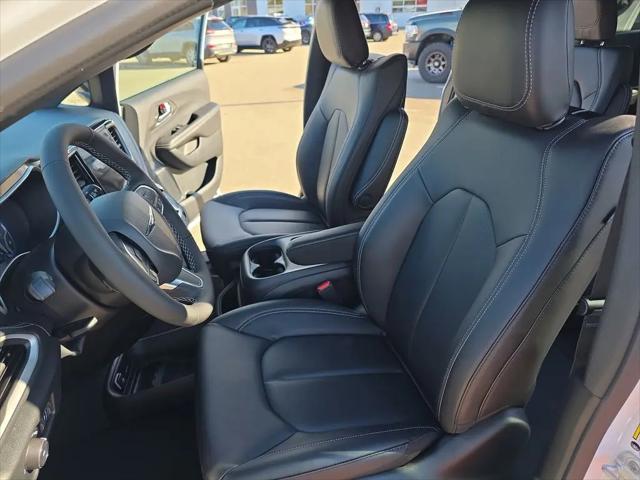 2026 Chrysler Pacifica Select AWD