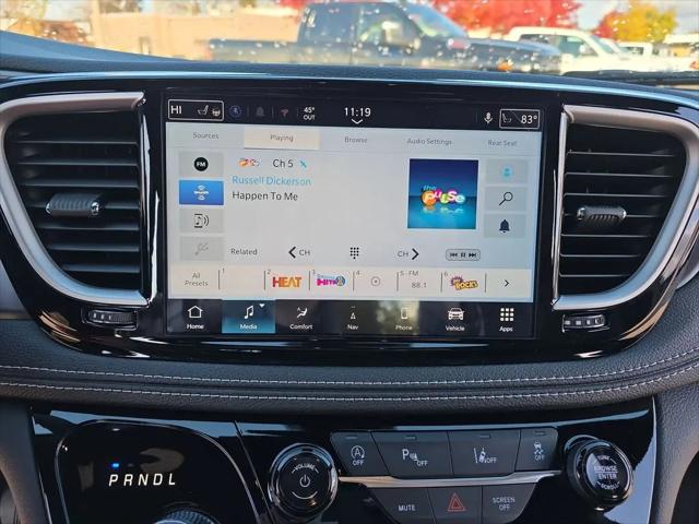2026 Chrysler Pacifica Select AWD