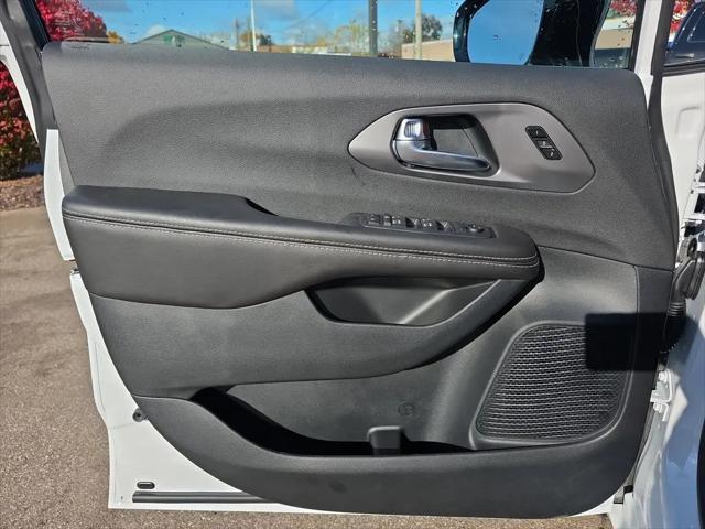 2026 Chrysler Pacifica Select AWD