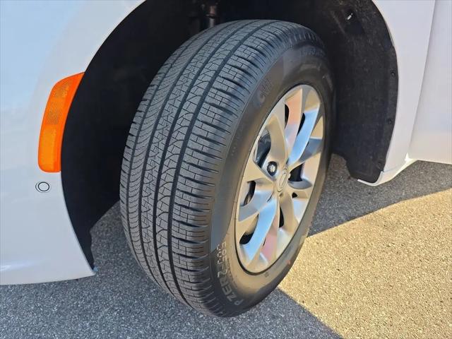 2026 Chrysler Pacifica Select AWD