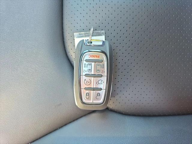 2026 Chrysler Pacifica Select AWD