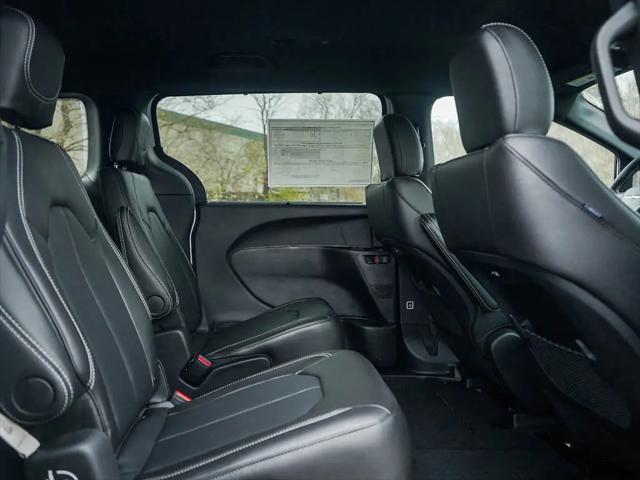 2026 Chrysler Pacifica Select AWD