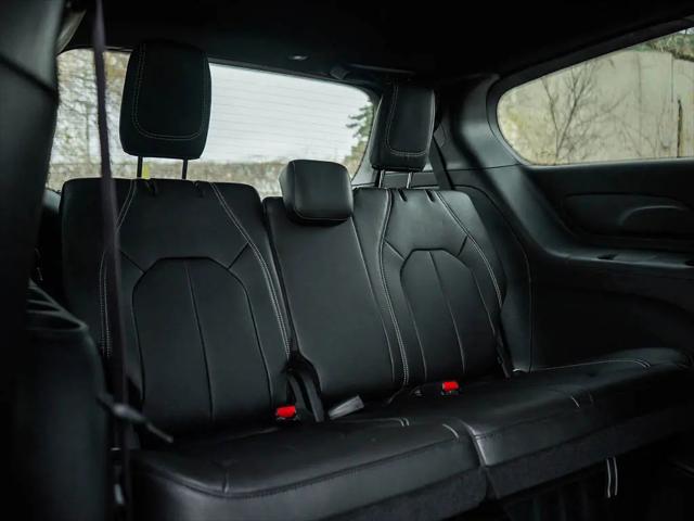 2026 Chrysler Pacifica Select AWD
