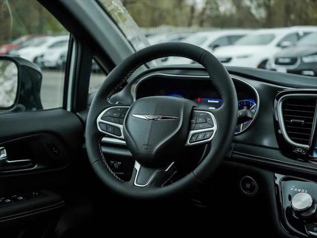 2026 Chrysler Pacifica Select AWD
