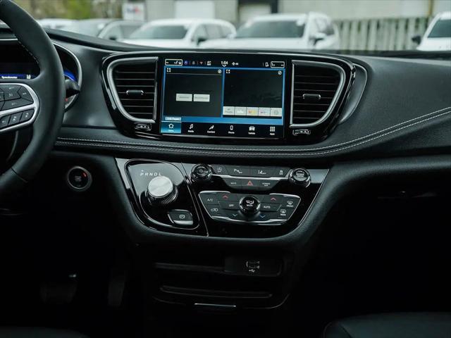 2026 Chrysler Pacifica Select AWD