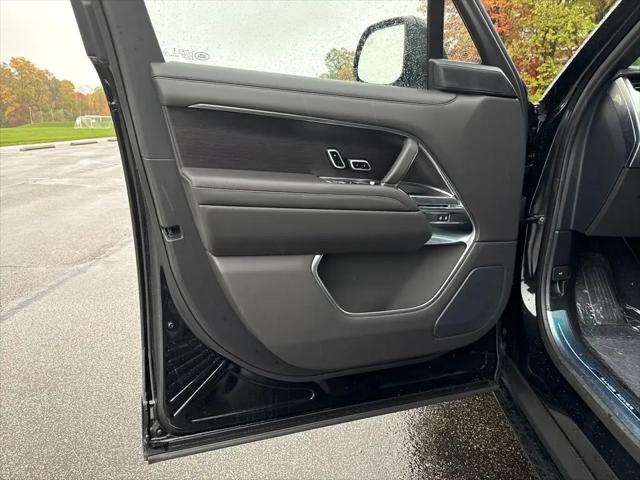 2025 Land Rover Range Rover P550e SE