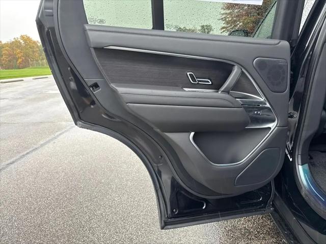 2025 Land Rover Range Rover P550e SE