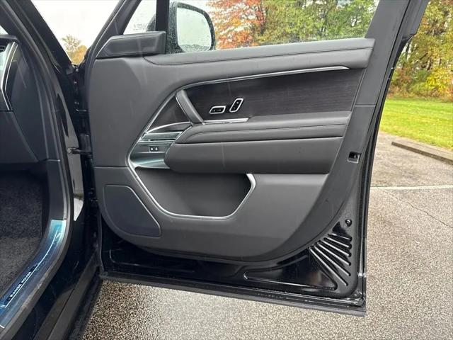 2025 Land Rover Range Rover P550e SE