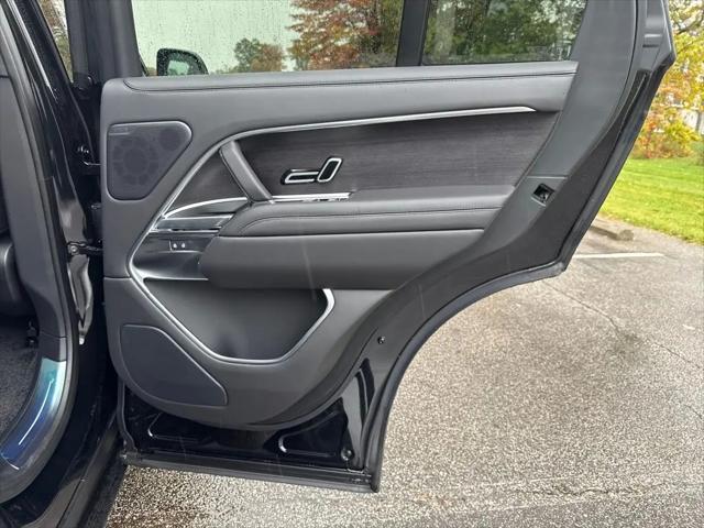 2025 Land Rover Range Rover P550e SE