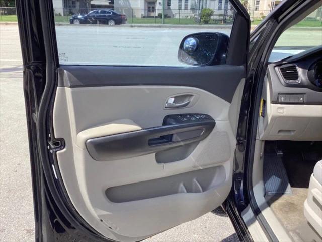2016 Kia Sedona L