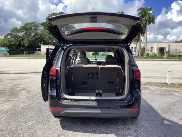 2016 Kia Sedona L