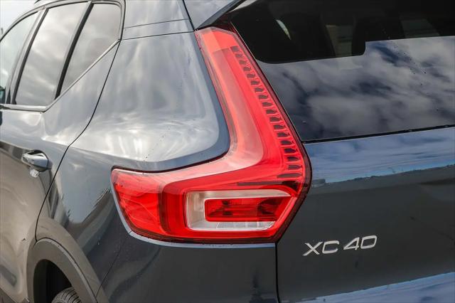 2026 Volvo XC40 Ultra, B5 AWD Gas (mild hybrid), Dark