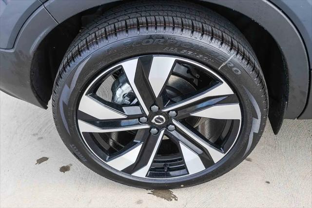 2026 Volvo XC40 Ultra, B5 AWD Gas (mild hybrid), Dark