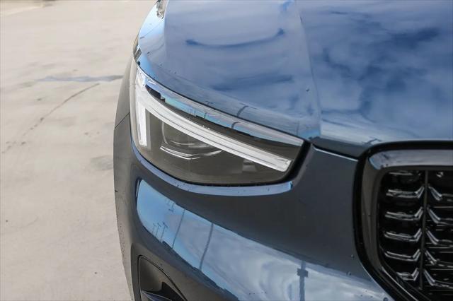 2026 Volvo XC40 Ultra, B5 AWD Gas (mild hybrid), Dark
