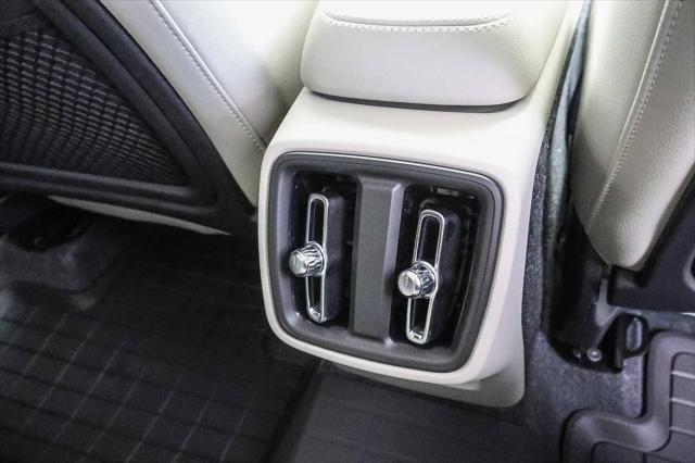 2026 Volvo XC40 Ultra, B5 AWD Gas (mild hybrid), Dark