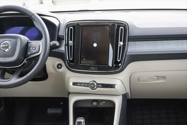2026 Volvo XC40 Ultra, B5 AWD Gas (mild hybrid), Dark