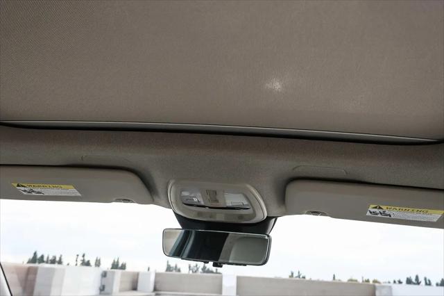 2026 Volvo XC40 Ultra, B5 AWD Gas (mild hybrid), Dark