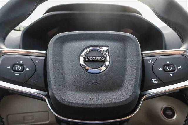 2026 Volvo XC40 Ultra, B5 AWD Gas (mild hybrid), Dark