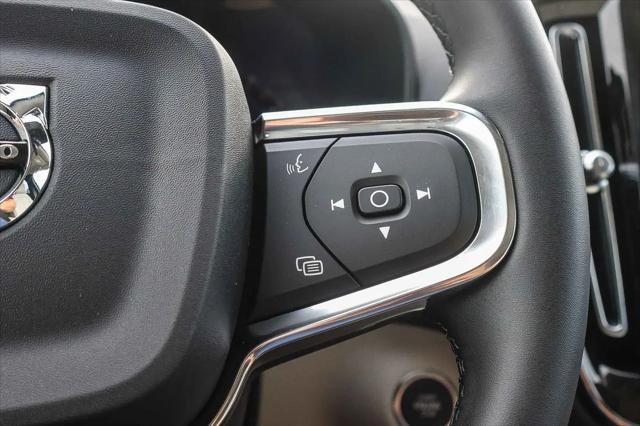 2026 Volvo XC40 Ultra, B5 AWD Gas (mild hybrid), Dark